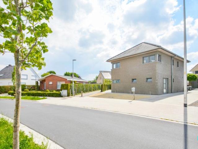 Hoogwaardig afgewerkte en energiezuinige nieuwbouwwoning.