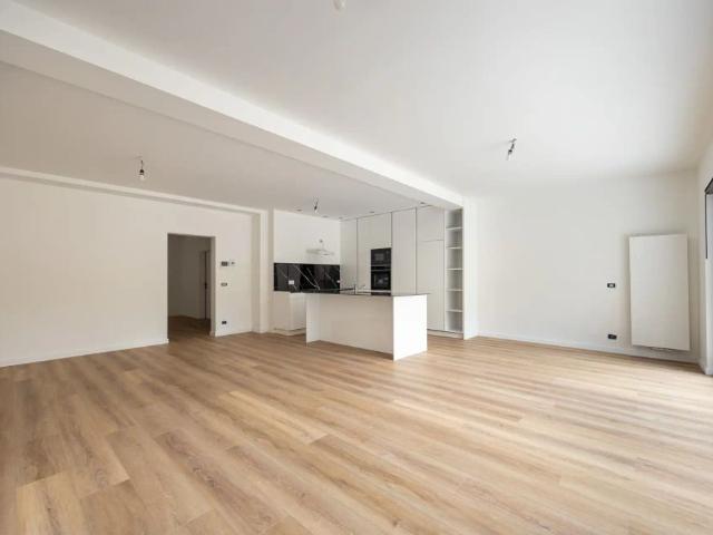 Hoogwaardig gerenoveerd GLVL appartement met 2 slpks en tuin