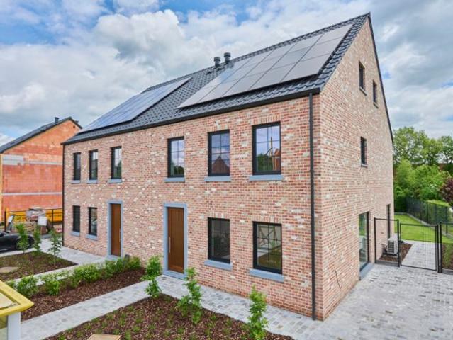 HOOGWAARDIG RUIME AFGEWERKTE BEN WONING