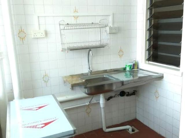 Hoa Nam Building D8, Apartment