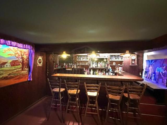 Hobbyraum mit eigener Bar in zentraler Lage in Hamburg