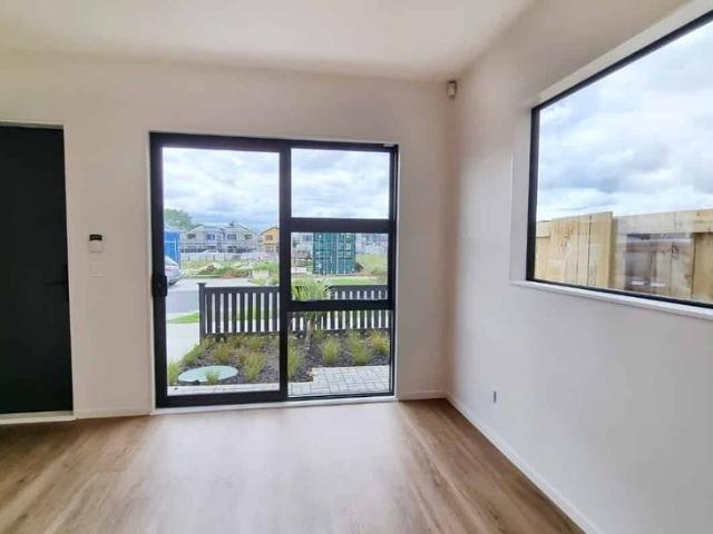 Hobsonville, 5 Bedrooms, $950