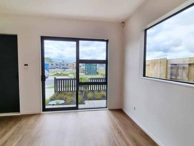Hobsonville, 5 bedrooms, $995