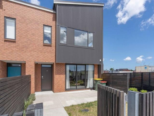 hobsonville, 3 bedrooms