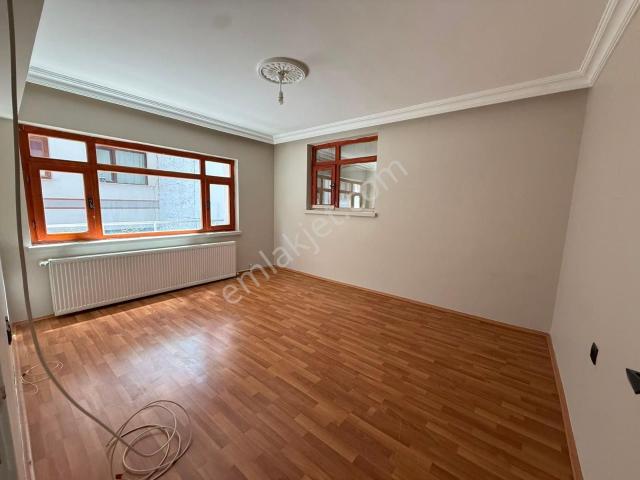 Hocalı Cadde Yakını Kat Konumunda 3+1 Kiralık Daire
