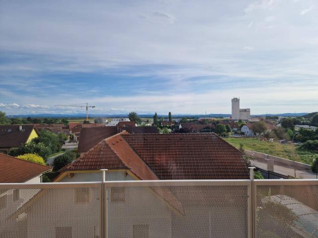 HOCH HINAUS TRAUMHAFTE DACHGESCHOSSECKWOHNUNG MIT IMPOSANTER SONNENTERRASSE UND FERNBLICK PROVISIONSFREI
