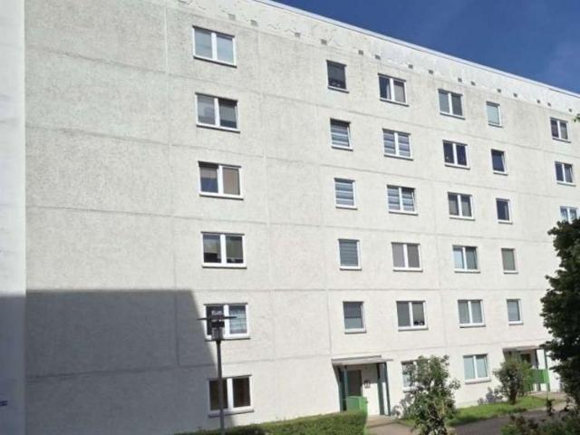 Hoch hinaus? Aber ohne Aufzug! Dafür günstig: Drei Raum mit Balkon!