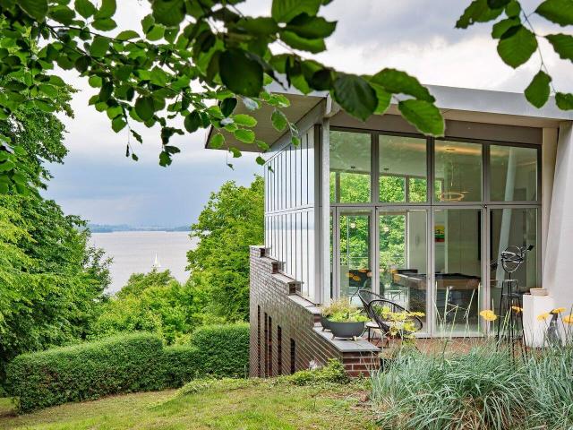 Hoch über dem Plöner See in Naturlage Architektur trifft Aussicht!