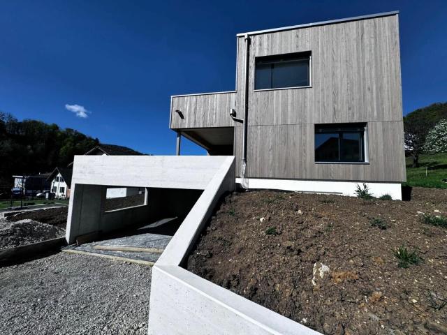 Hochqualitatives 4.5 Zi. EFH Garten mit Weitsicht, Carport + PP, 3 Nasszellen