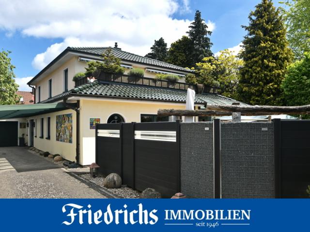 Hochwertig ausgestattetes Wohnhaus mit Wintergarten, Garage, Terrasse und Balkon in Bad Zwischenahn