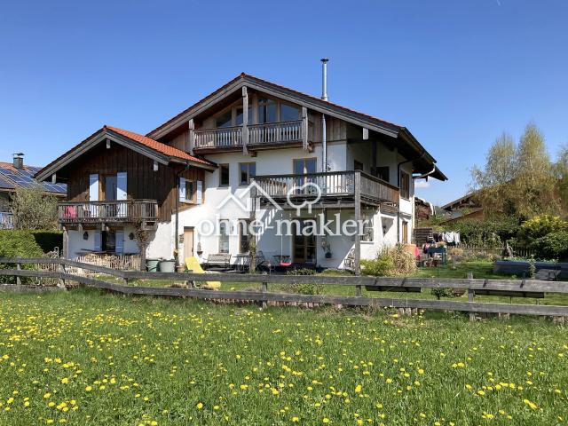 Hochwertig kernsaniertes MFH | 218 m² | PV & Erdwärme | Chiemseenähe