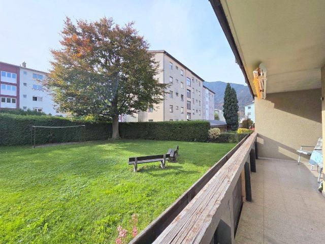 Hochwertig renovierte 3 Zimmer Wohnung mit großem Balkon