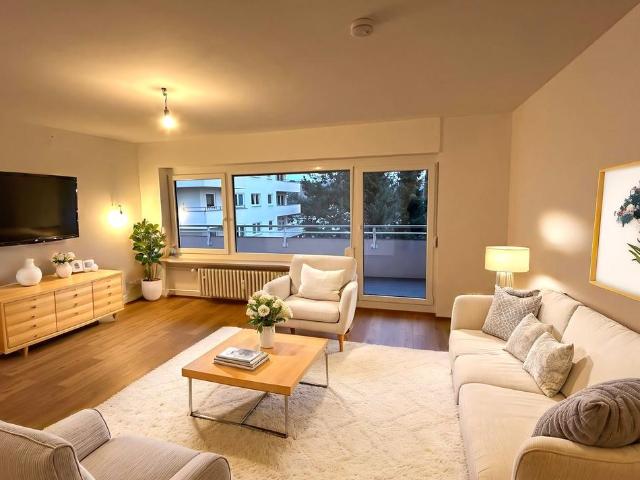 Regensburg West, 2,5 Zimmer Wohnung hochwertig saniert