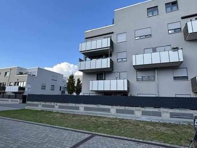 Hochwertige 4 Zimmer Wohnung mit Balkon und 2 Tiefgaragenstellplätzen in Rödermark/ Ober Roden