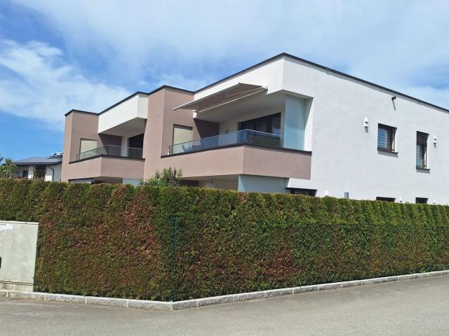 Hochwertige 2 Zimmer Etagenwohnung mit 2 Pkw Stellplätze