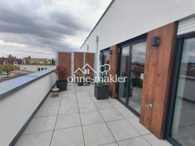 Hochwertige 3 Zi. Etagenwohnung mit großer Dachterrasse, provisionsfrei, zentrale Lage