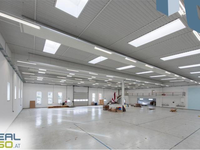 Hochwertige Betriebsliegenschaft auf Baurechtsgrund Halle, Büro, Lager, Wohnung