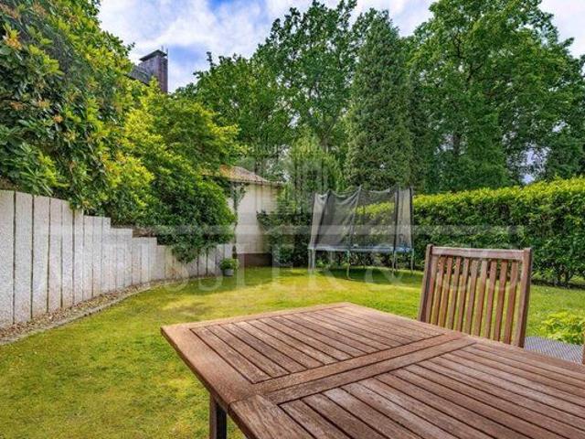 Hochwertige Erdgeschosswohnung mit Terrasse und Garten