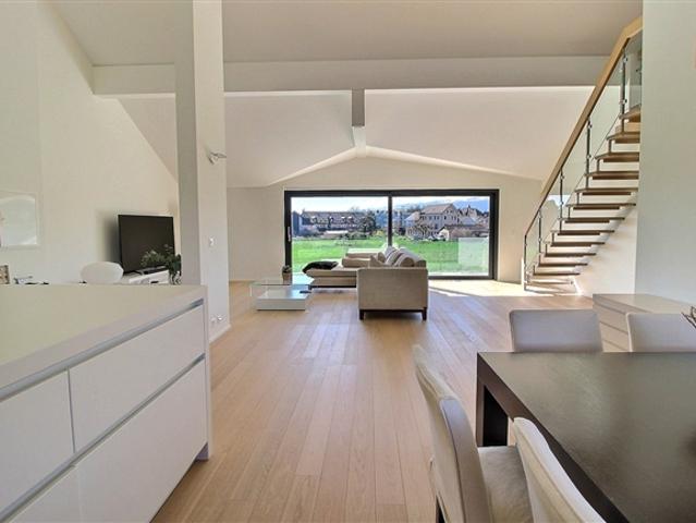 Hochwertige Penthouse Wohnung in Founex