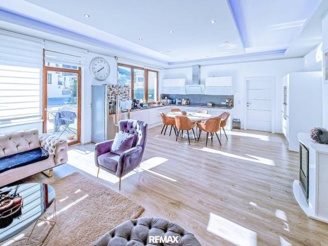 Hochwertiger 106 m² Altbau Wohntraum mit sonnigem Balkon im Zentrum von Völs!