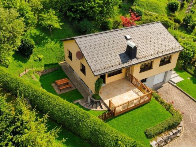 Hochwertiger, voll möblierter Bungalow mit Garten und Garage