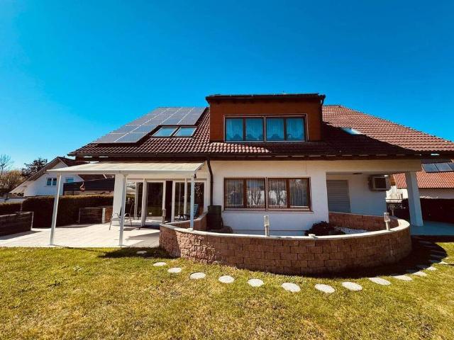 Hochwertiges 2 Familienhaus mit ELW und großem Garten