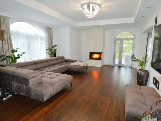 Hochwertiges Ein / Zweifamilienhaus mit Separater Wohnung Doppelgarage mit Fußbodenheizung