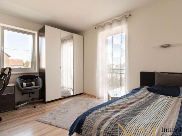 Hochwertiges Einfamilienhaus mit Garage, Pool und gepflegtem Eigengarten in Traun zu verkaufen!