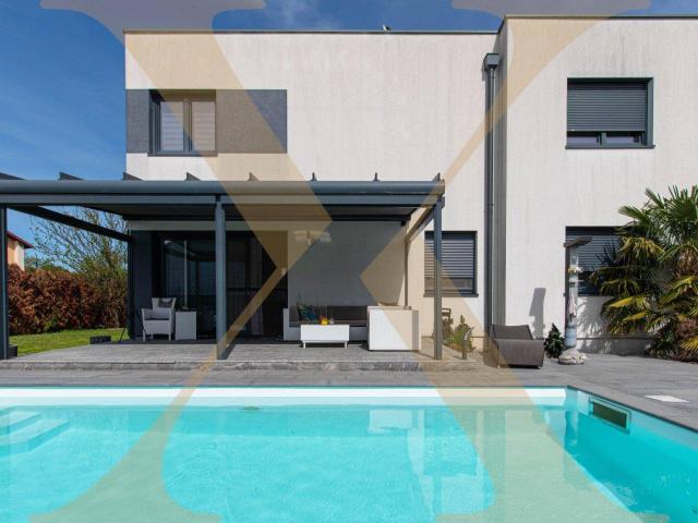 Hochwertiges Einfamilienhaus mit Garage, Pool und gepflegtem Eigengarten in Traun zu verkaufen!