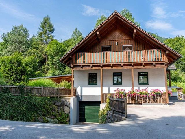 Hochwertiges Wohnhaus in Natur, und Ruhelage