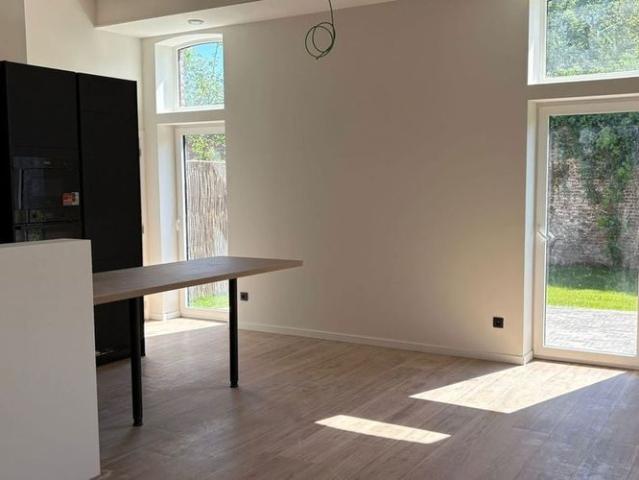 Hoeve te huur in Zwijnaarde voor € 1.550 met 3 slaapkamers