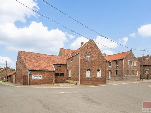 Hoeve te koop voor 369000 euro met 4 slaapkamers