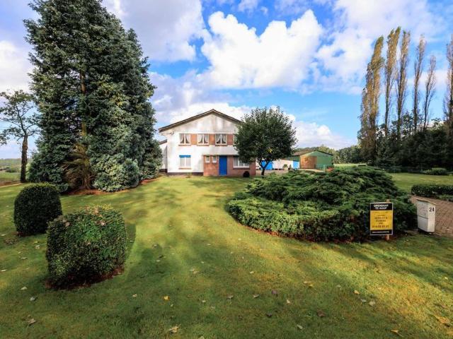 Hoeve te koop voor 450000 euro met 5 slaapkamers