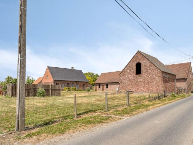 Hoeve te koop voor 550000 euro met 2 slaapkamers