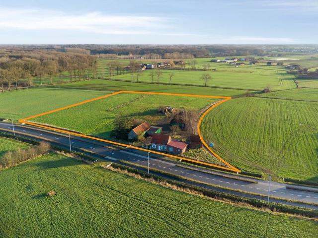 Hoeve te koop voor 599000 euro met 3 slaapkamers