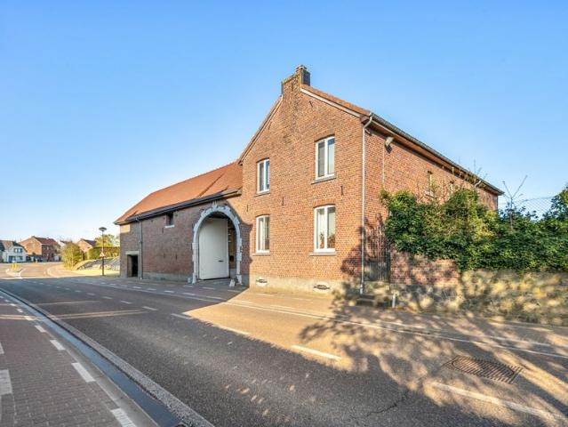 Hoeve te koop voor 645000 euro met 4 slaapkamers