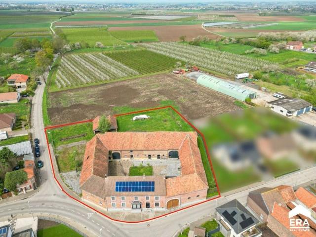 Hoeve te koop voor 795000 euro met 3 slaapkamers