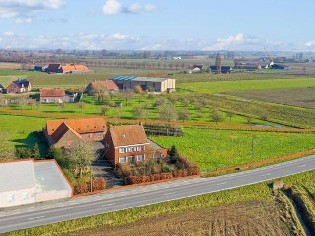 Hoeve met bijgebouwen op 5746 m²!