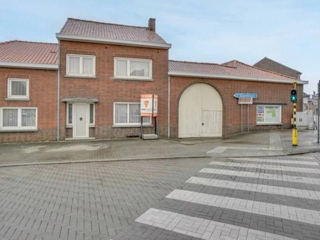 Hoeve op ruim perceel met extra bouwgrond