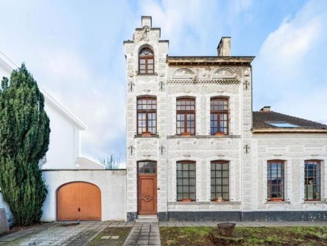 HOEILAART – Maison de caractère à rénover dans un cadre idéa