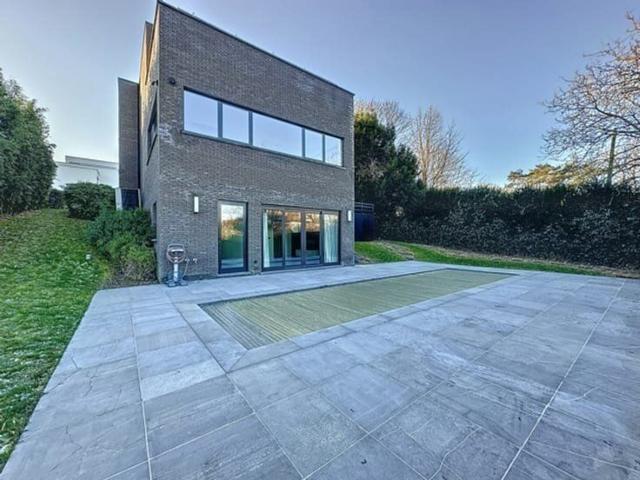 Hoeilaart: Sumptuous villa with swimming pool and heat pump