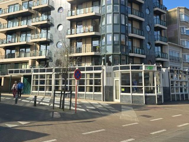 Hoekapp. met garage en kelder. Centrum Koksijde Bad!