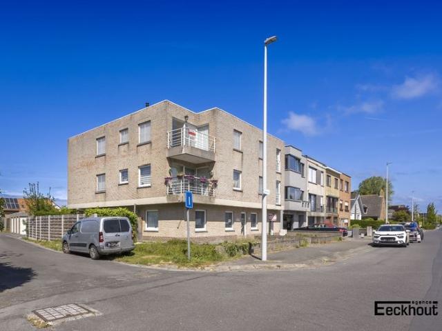 Hoekappartement met terras in kleine residentie te Bredene