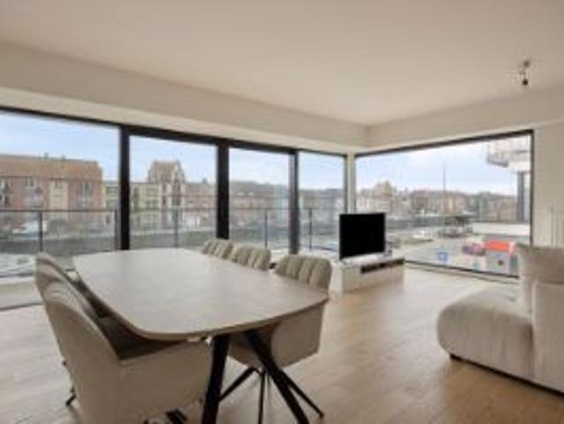 Hoekappartement met zich op water, zuidgericht terras en 2s
