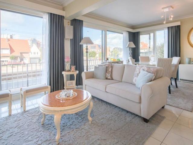Hoekappartement met 1 slaapkamer en ruim terras te Westende