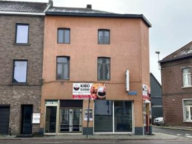 Hoekwoning met 4 slaapkamers en 2 badkamers