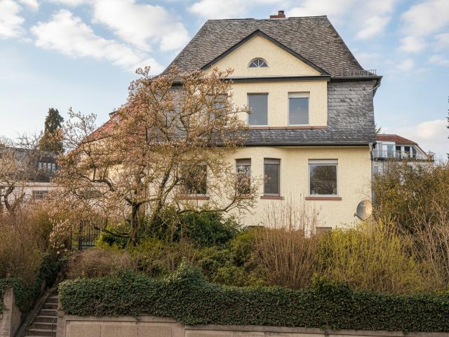 Hofheim: Individualisten aufgepasst. Altbestand mit großem Grundstück, oder zusätzlichem Bauplatz