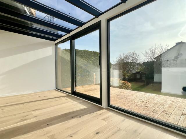 HOFHEIM LANGENHAIN: Ihr neues RMH mit Wintergarten und moderner Ausstattung