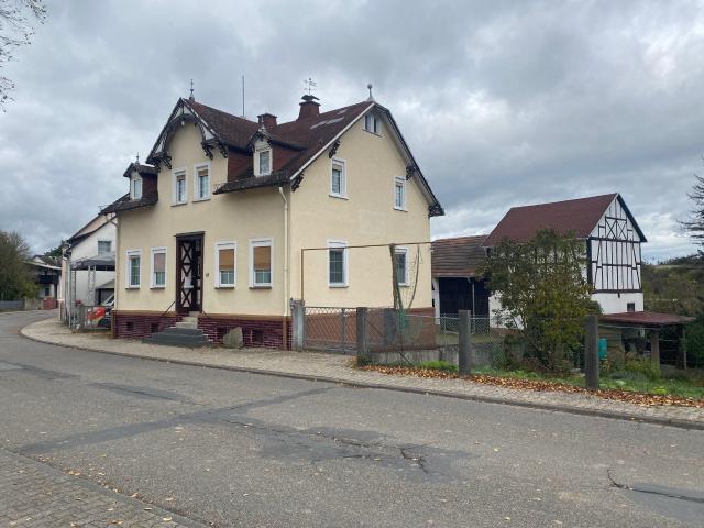 Hofreite* 2 Familienhaus mit Hof und Nebengebäude