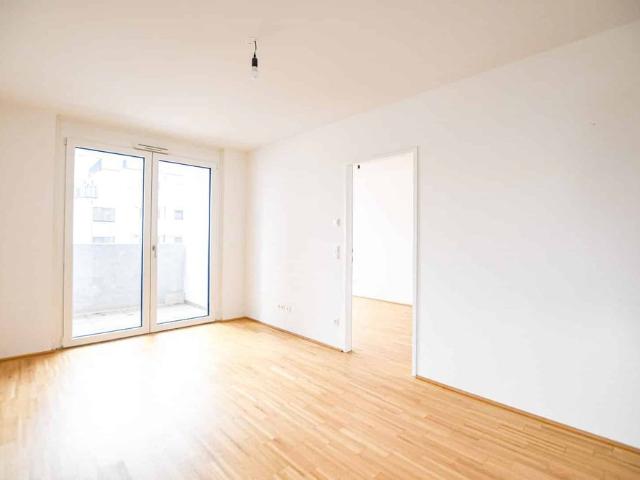 Hofruhelage: Moderne 2 Zimmer Wohnung mit Loggia